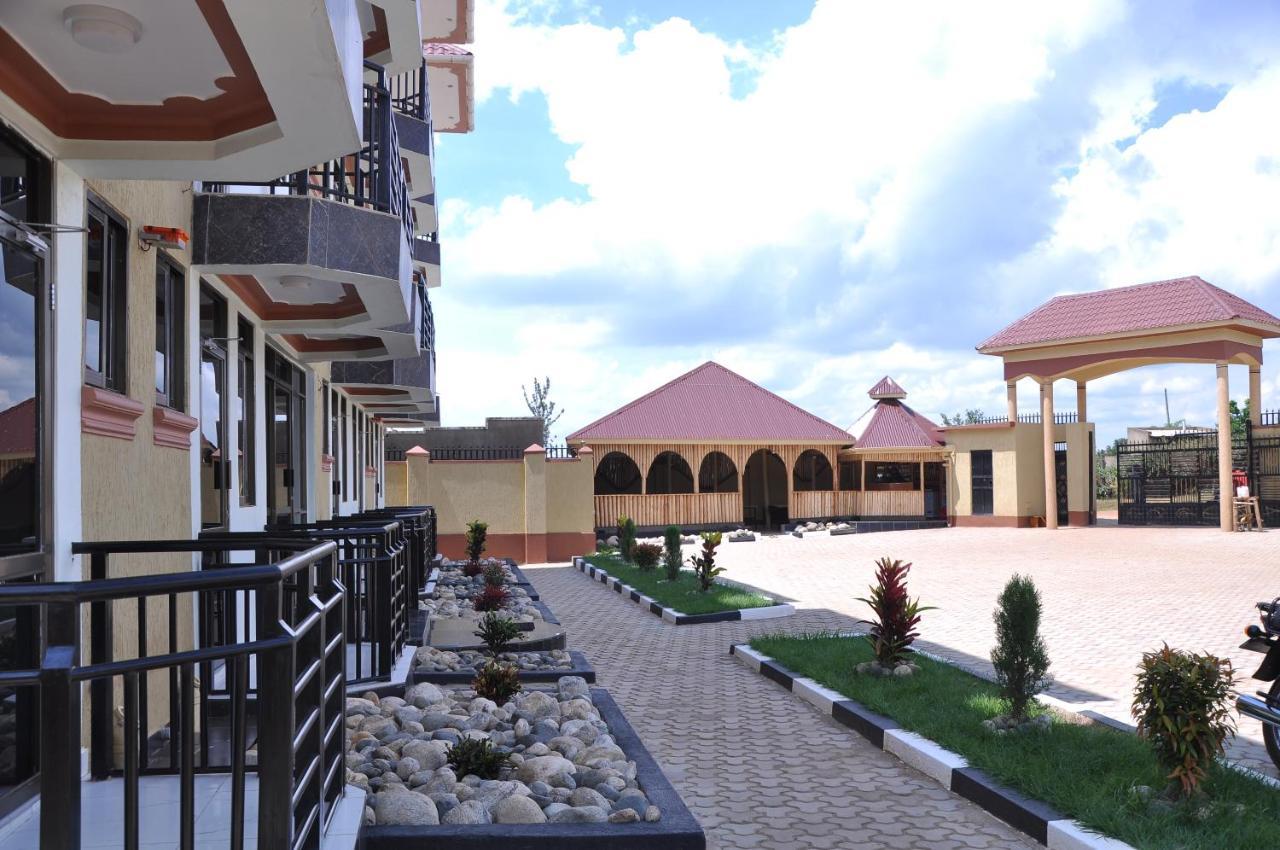 Golden View Hotel Ibanda Buitenkant foto