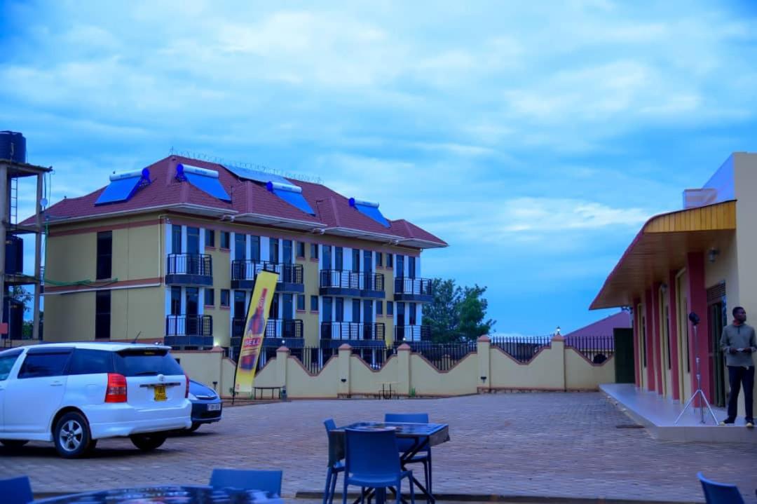 Golden View Hotel Ibanda Buitenkant foto