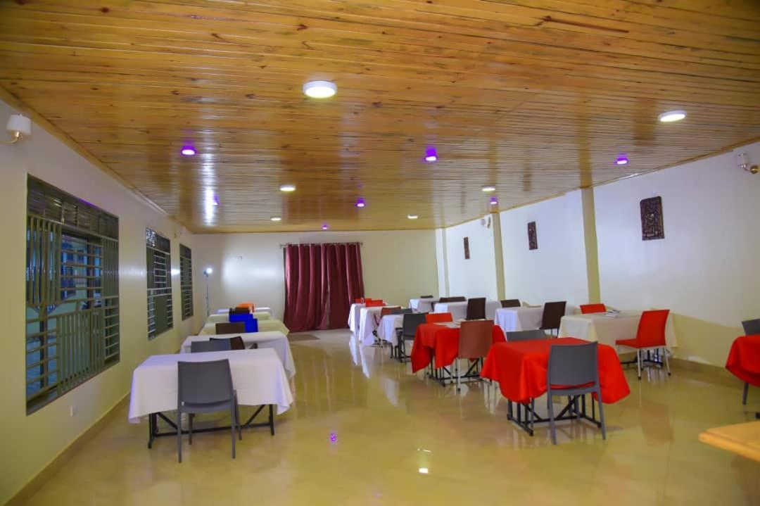 Golden View Hotel Ibanda Buitenkant foto