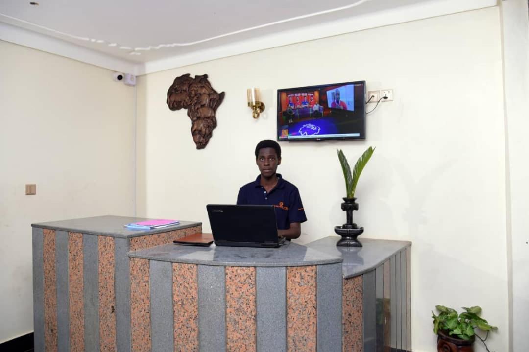 Golden View Hotel Ibanda Buitenkant foto