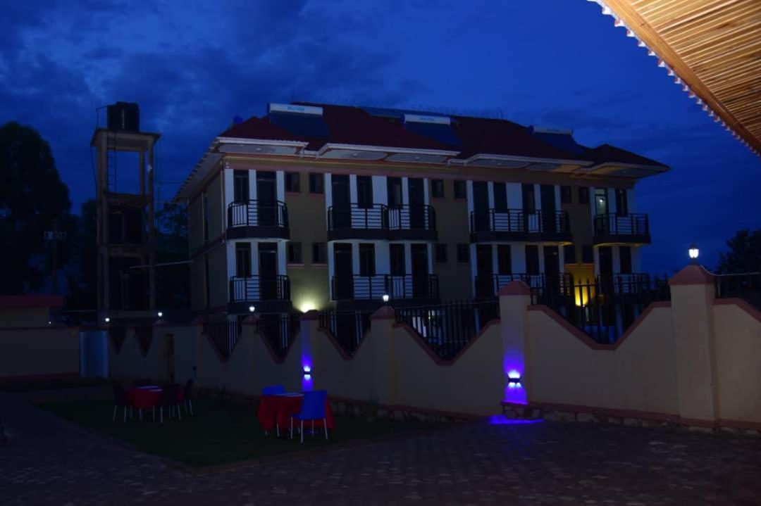 Golden View Hotel Ibanda Buitenkant foto
