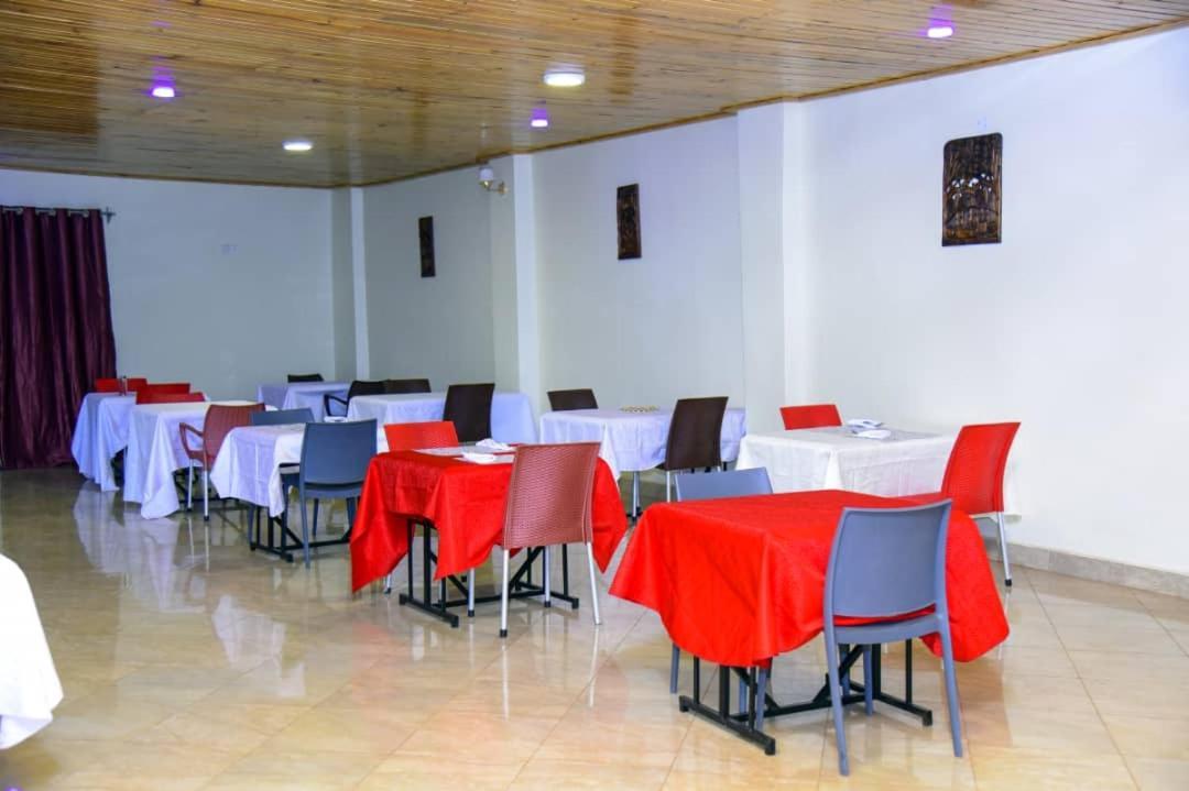 Golden View Hotel Ibanda Buitenkant foto
