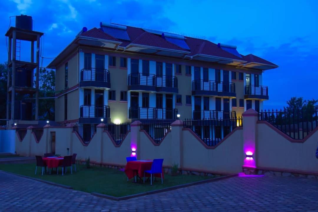 Golden View Hotel Ibanda Buitenkant foto