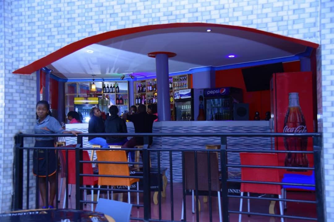 Golden View Hotel Ibanda Buitenkant foto