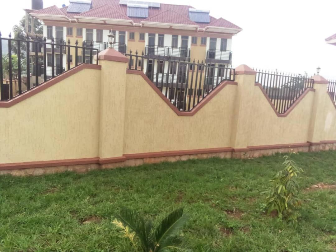 Golden View Hotel Ibanda Buitenkant foto