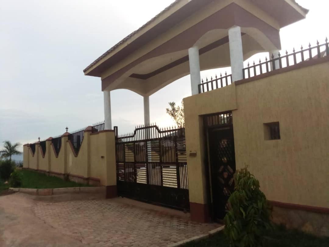 Golden View Hotel Ibanda Buitenkant foto